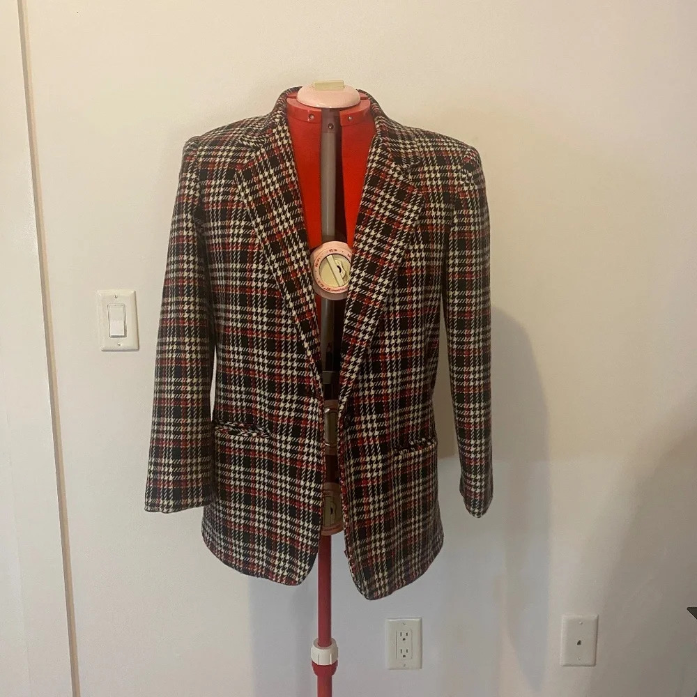 Savannah plaid blazer for women, size 8, preowned in black,white colors